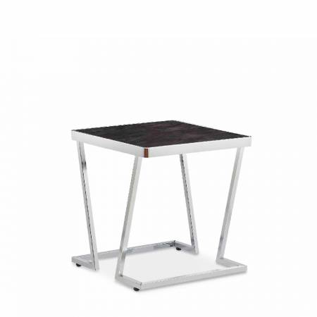 Černá skleněná deska stolu.